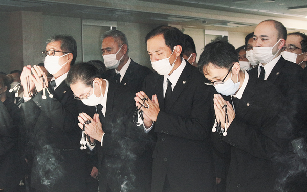 一般焼香の様子